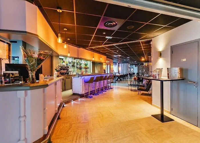 The Originals City, Eclipse, Lyon Est 3* デシーヌ・シャルピュー
