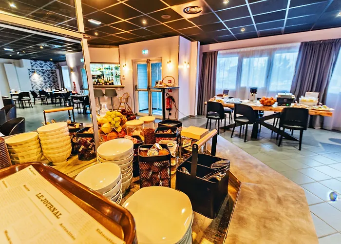 ホテル The Originals City, Eclipse, Lyon Est デシーヌ・シャルピュー