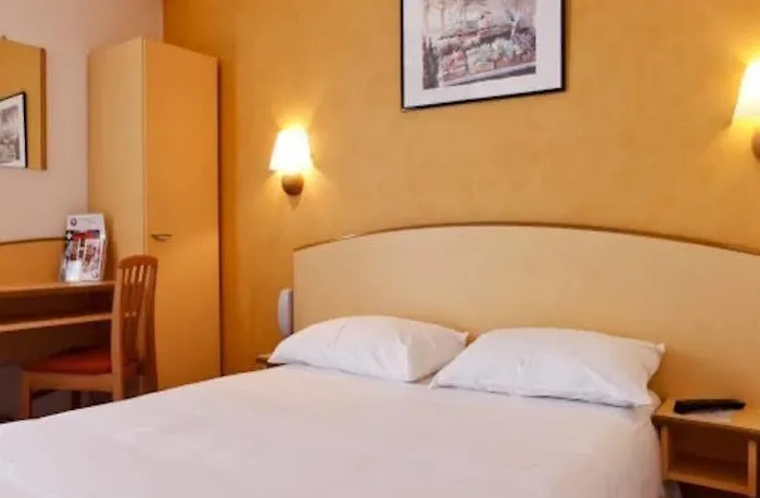 The Originals City, Eclipse, Lyon Est 3* デシーヌ・シャルピュー